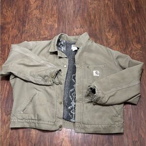 Vintage geometric pattern Carhartt Jacket with fleece lining.